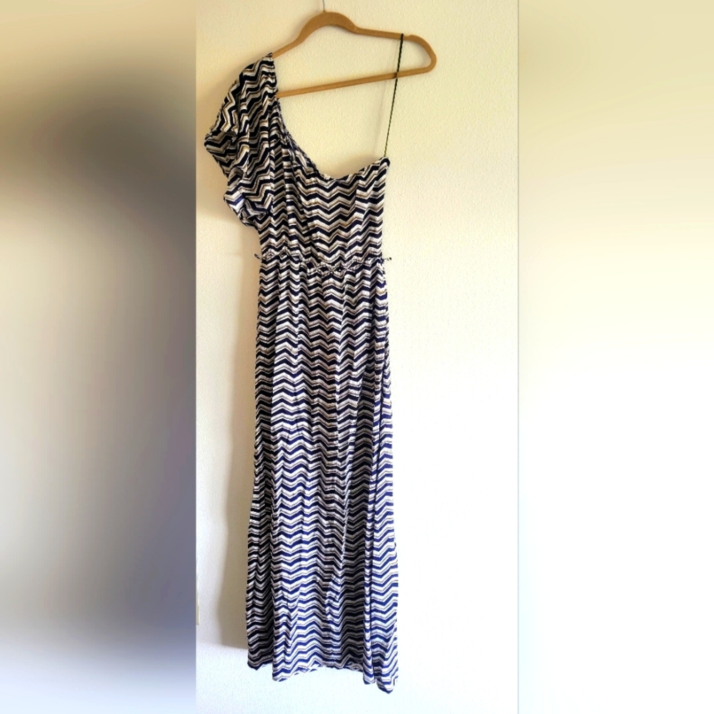 Willow & Clay One-Shoulder Maxi Dress M